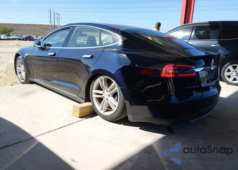 2013 Tesla Model S Performance z USA, uszkodzony, nr VIN 5YJSA1CP2DFP04423